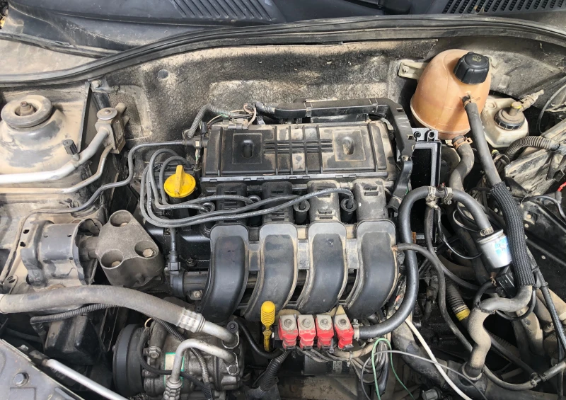 Renault Clio 1.2 i, снимка 6 - Автомобили и джипове - 51396975