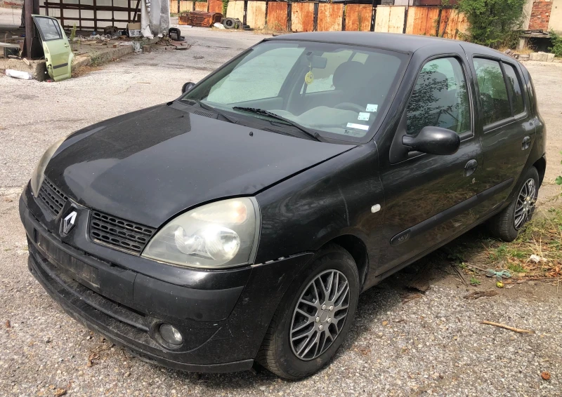 Renault Clio 1.2 i, снимка 2 - Автомобили и джипове - 51396975