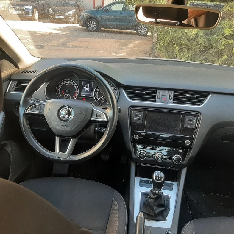 Skoda Octavia 1.6TDI, снимка 9 - Автомобили и джипове - 46584813