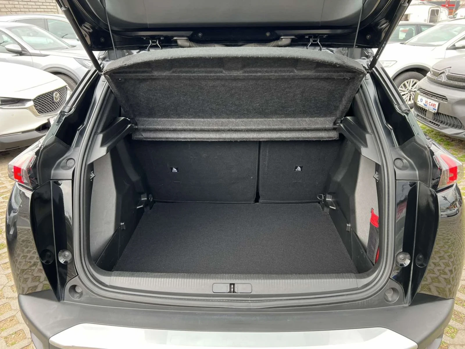 Peugeot 2008 1.5 BLUE HDI  | Mobile.bg — изображение 16