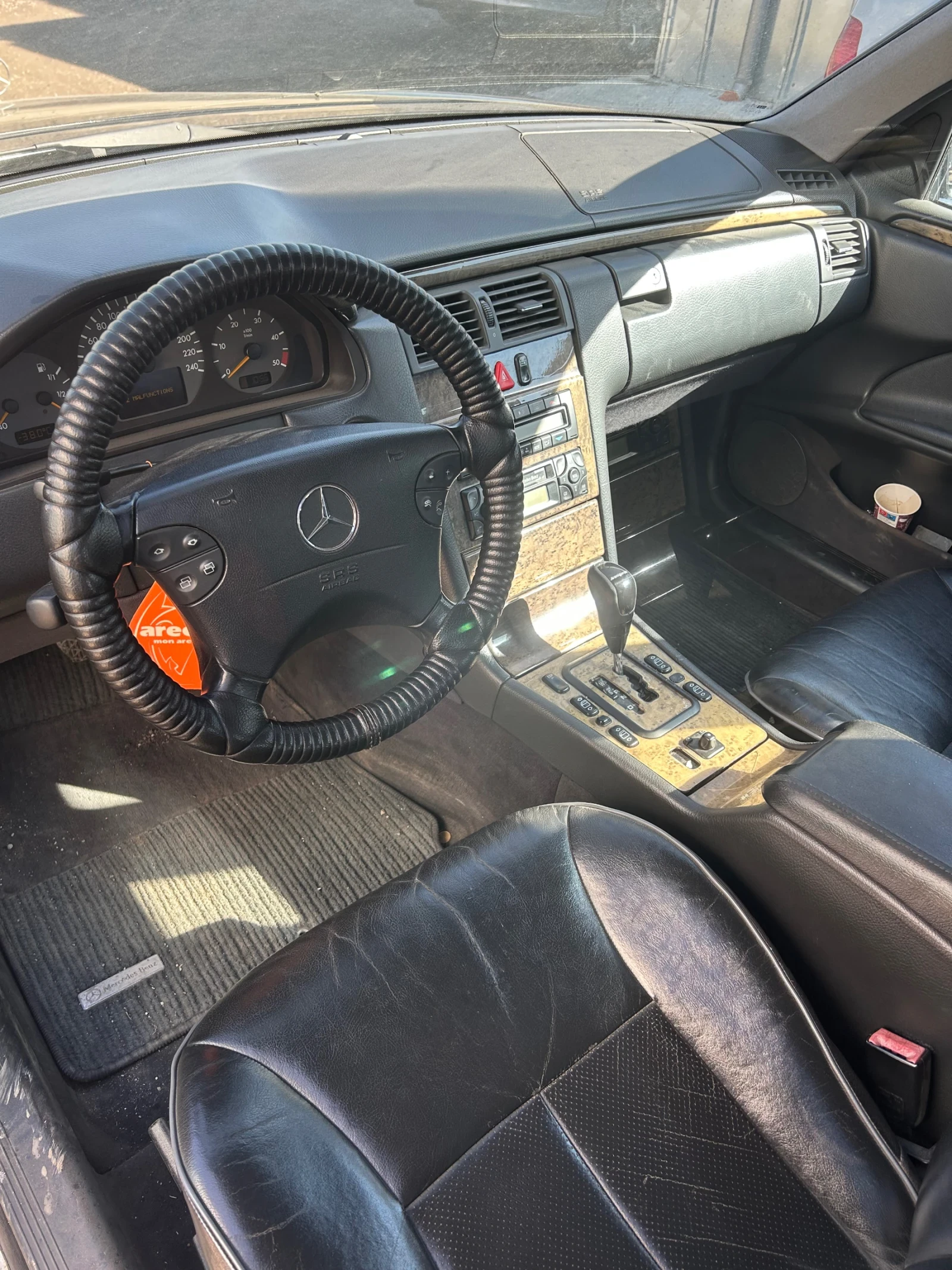 Mercedes-Benz E 220, снимка 2 - Автомобили и джипове - 53926930