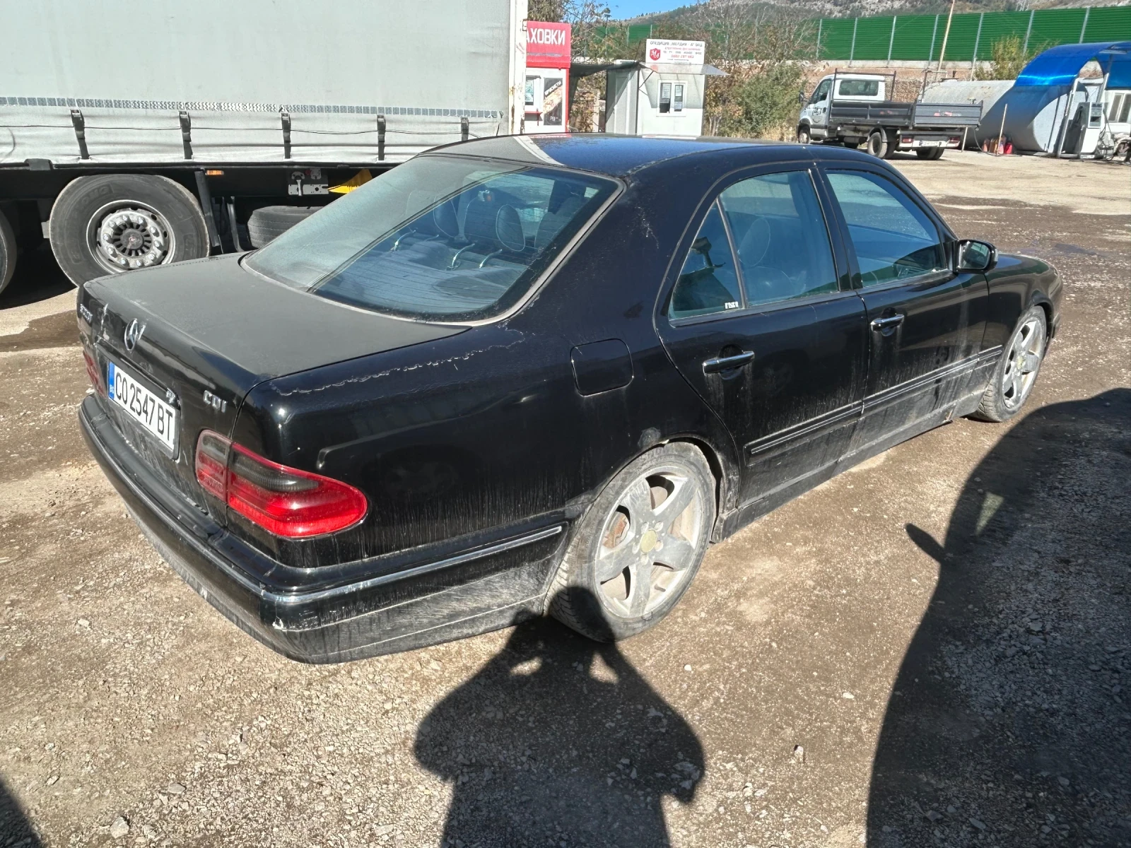 Mercedes-Benz E 220, снимка 5 - Автомобили и джипове - 53926930