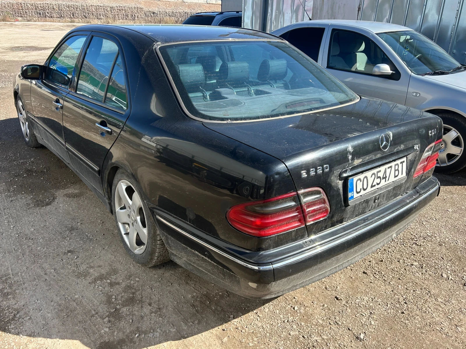 Mercedes-Benz E 220, снимка 3 - Автомобили и джипове - 53926930