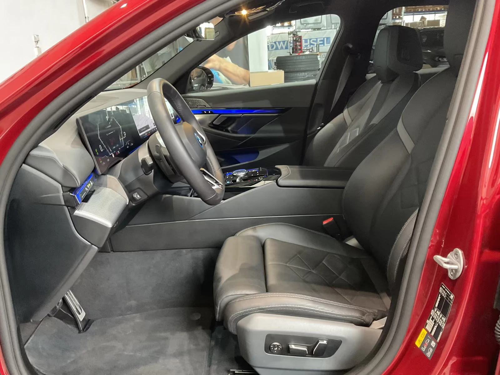 BMW i5 xDRIVE/40/394HP/MSPORTPRO/ACC/B&W/HUD/216z, снимка 12 - Автомобили и джипове - 53999316