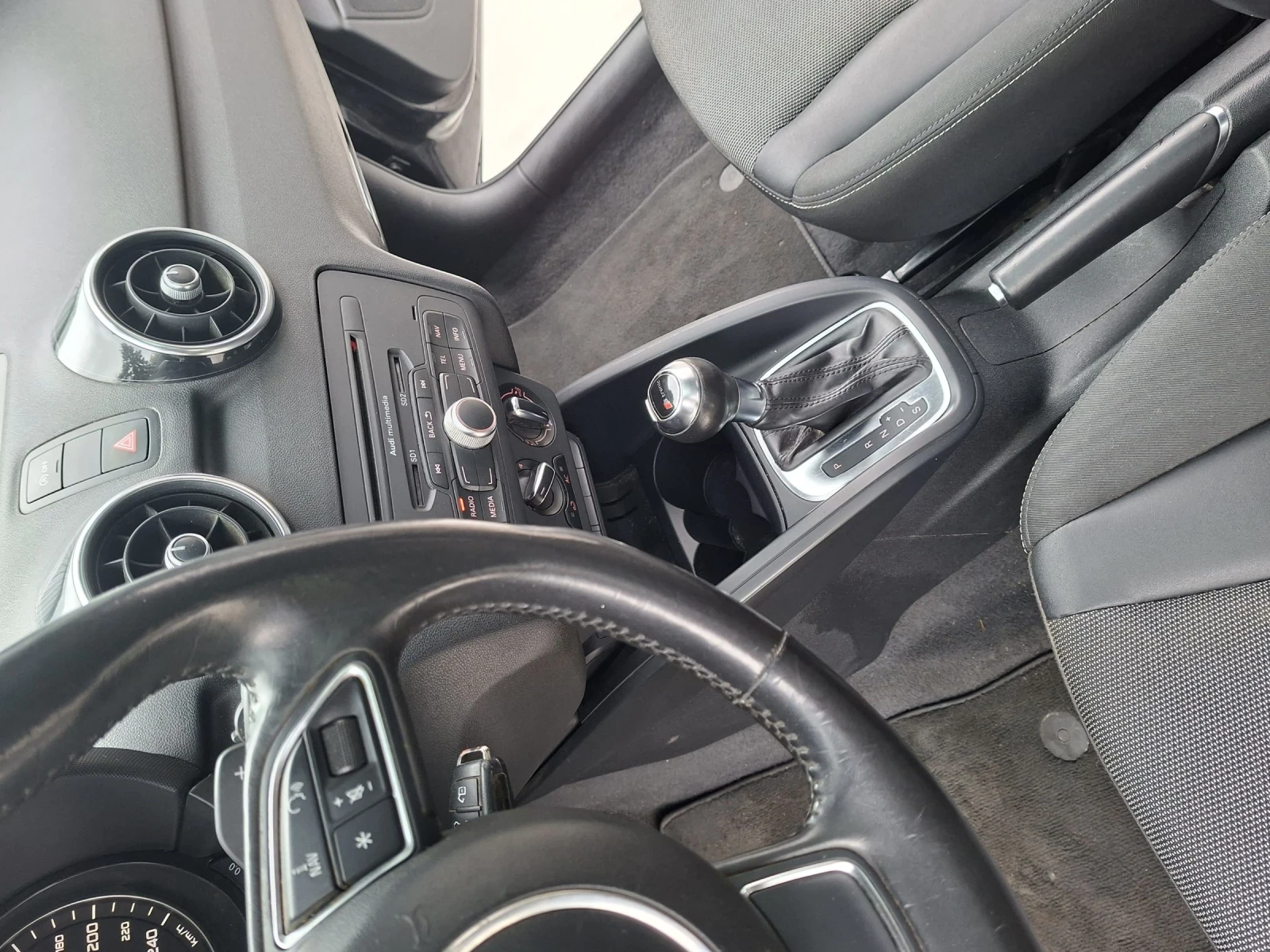 Audi A1 14 tfsi, снимка 11 - Автомобили и джипове - 54029840