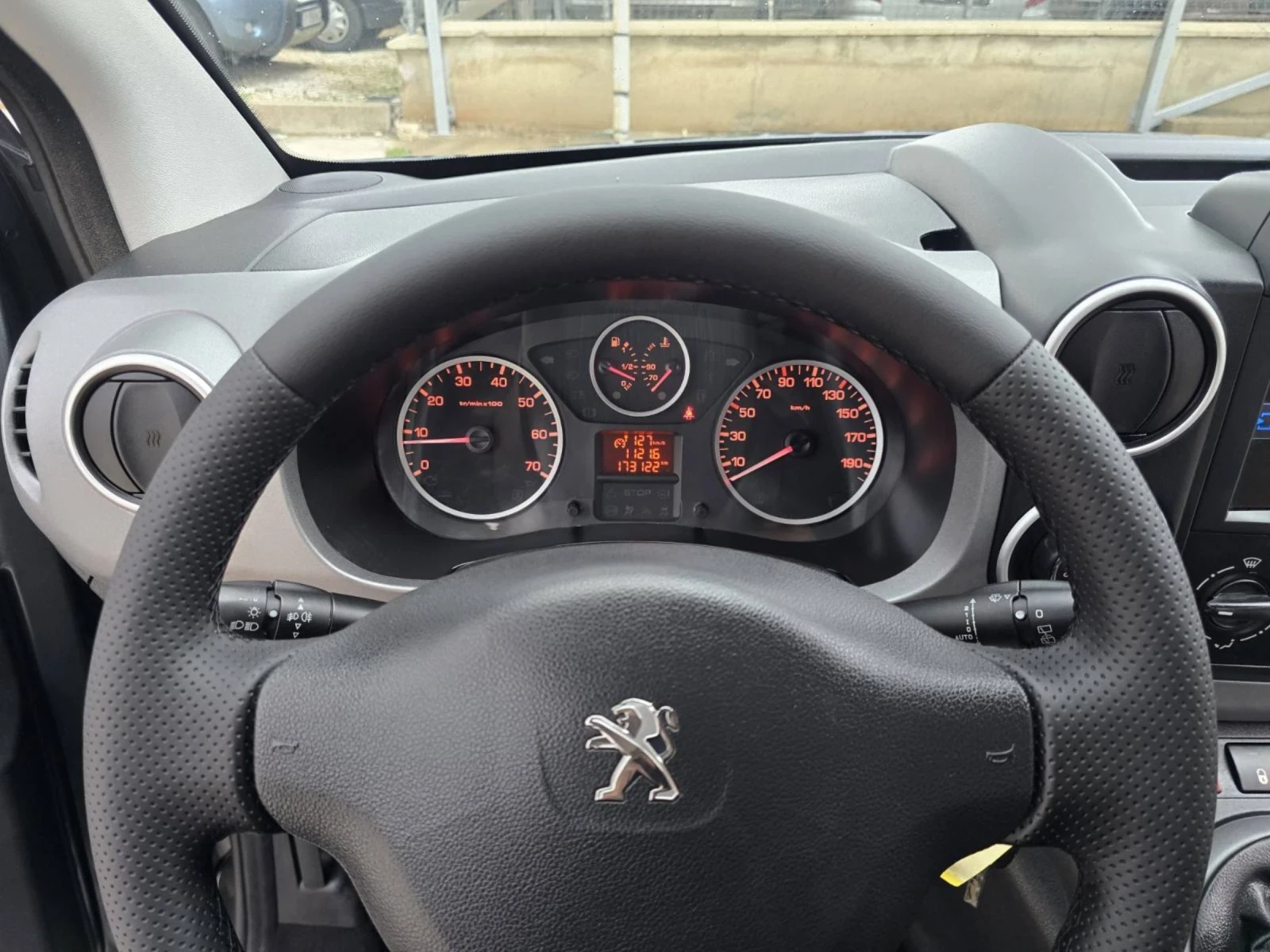 Peugeot Partner 1.6HDI NAVI, снимка 12 - Автомобили и джипове - 54095145