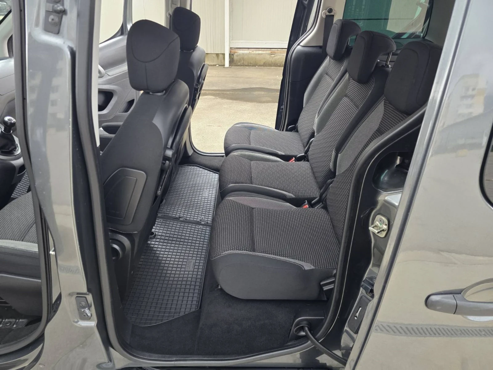 Peugeot Partner 1.6HDI NAVI, снимка 8 - Автомобили и джипове - 54095145