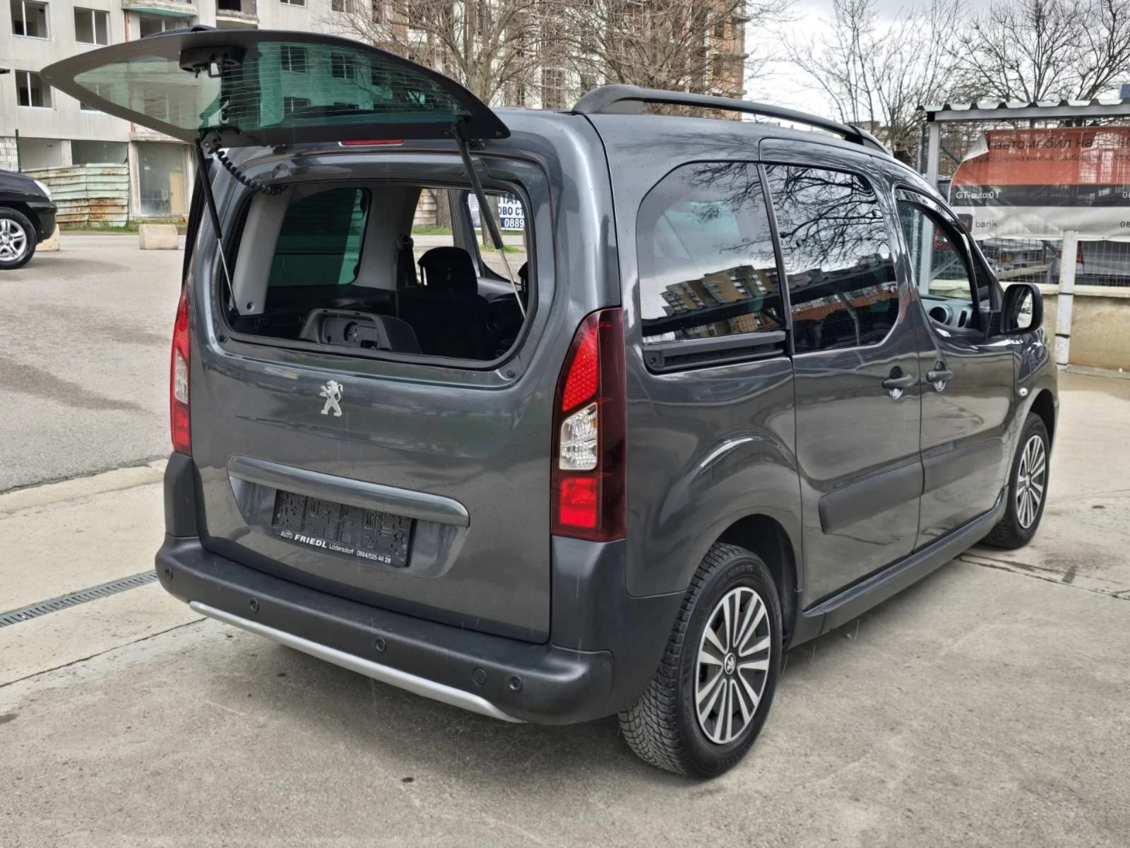 Peugeot Partner 1.6HDI NAVI, снимка 3 - Автомобили и джипове - 54095145