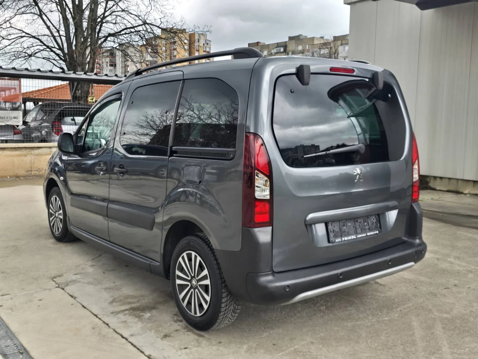 Peugeot Partner 1.6HDI NAVI, снимка 5 - Автомобили и джипове - 54095145