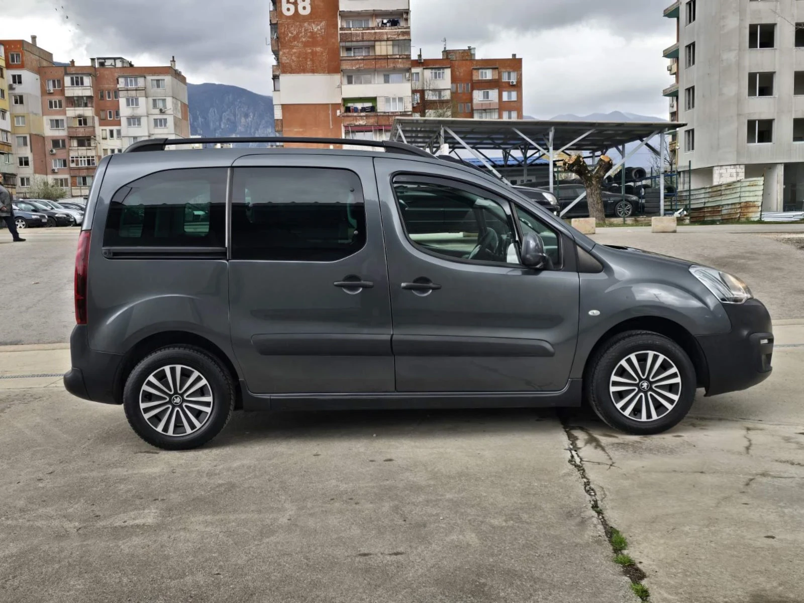 Peugeot Partner 1.6HDI NAVI, снимка 6 - Автомобили и джипове - 54095145