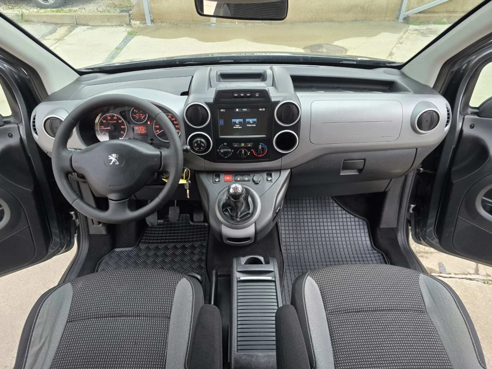 Peugeot Partner 1.6HDI NAVI, снимка 15 - Автомобили и джипове - 54095145