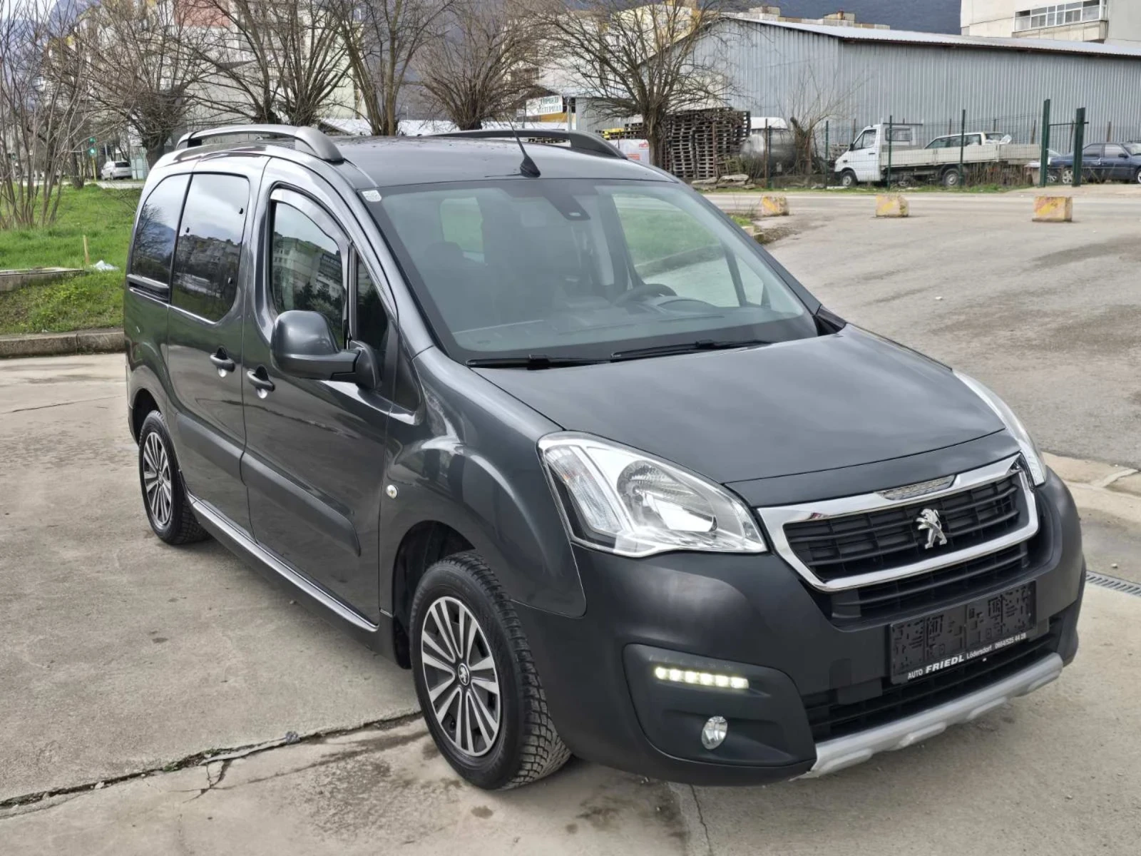 Peugeot Partner 1.6HDI NAVI, снимка 2 - Автомобили и джипове - 54095145
