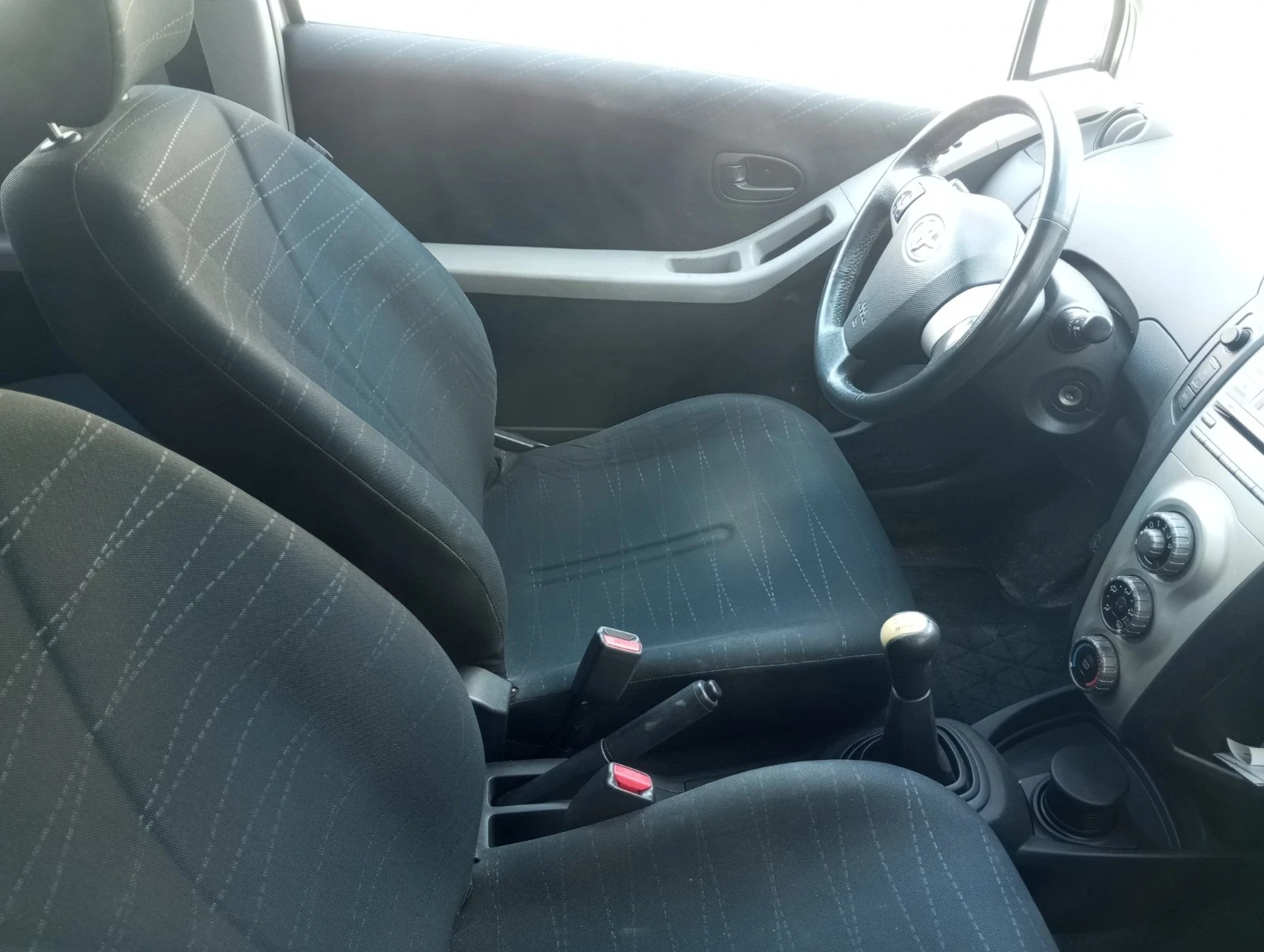 Toyota Yaris 3 врати , снимка 4 - Автомобили и джипове - 54148149