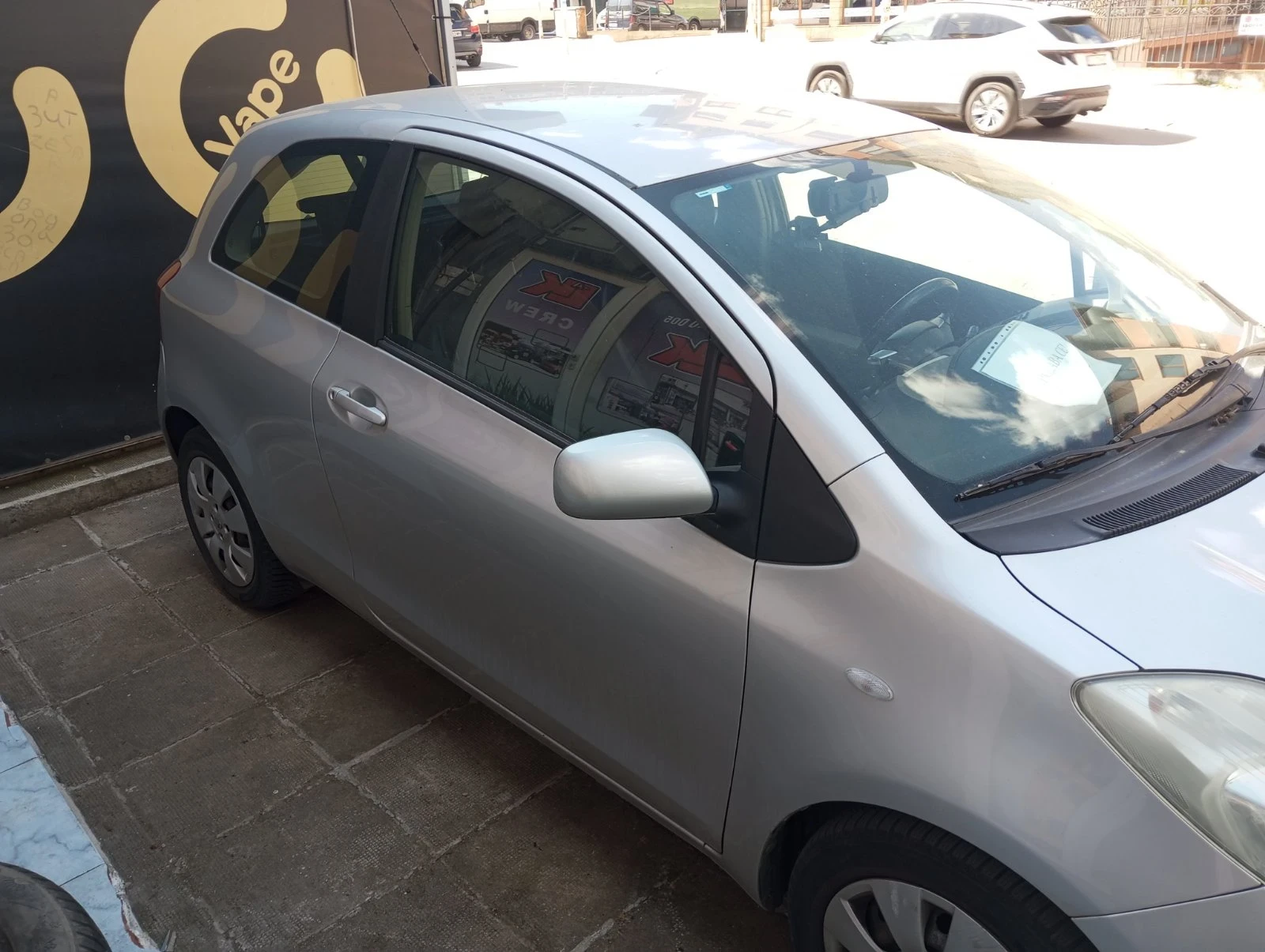 Toyota Yaris 3 врати , снимка 2 - Автомобили и джипове - 54148149