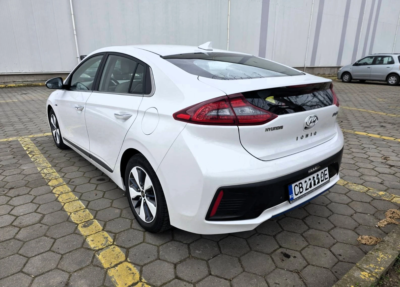Hyundai Ioniq 1.6 GDI PHEV / PREMIUM, снимка 6 - Автомобили и джипове - 54240165