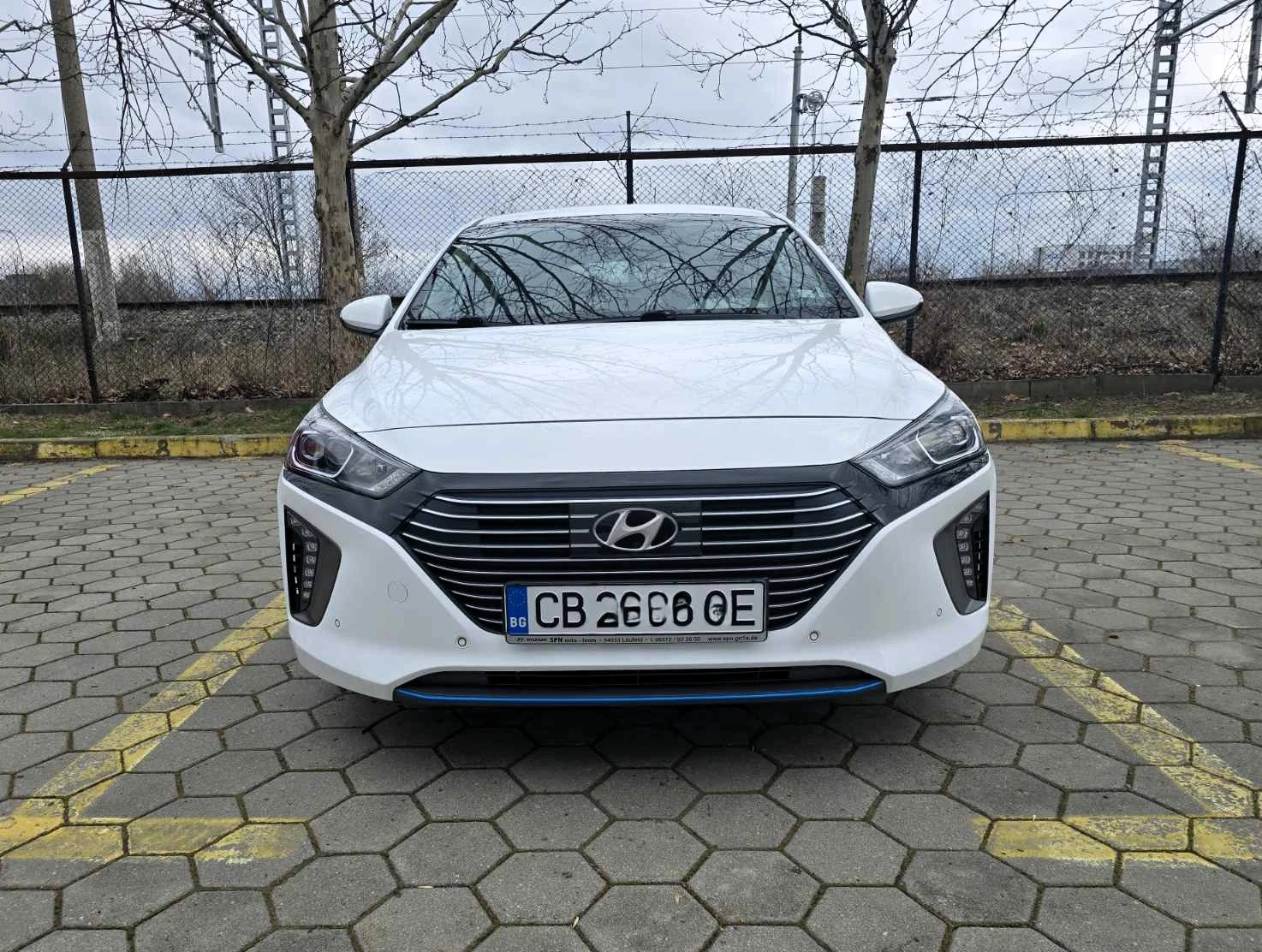 Hyundai Ioniq 1.6 GDI PHEV / PREMIUM, снимка 2 - Автомобили и джипове - 54240165