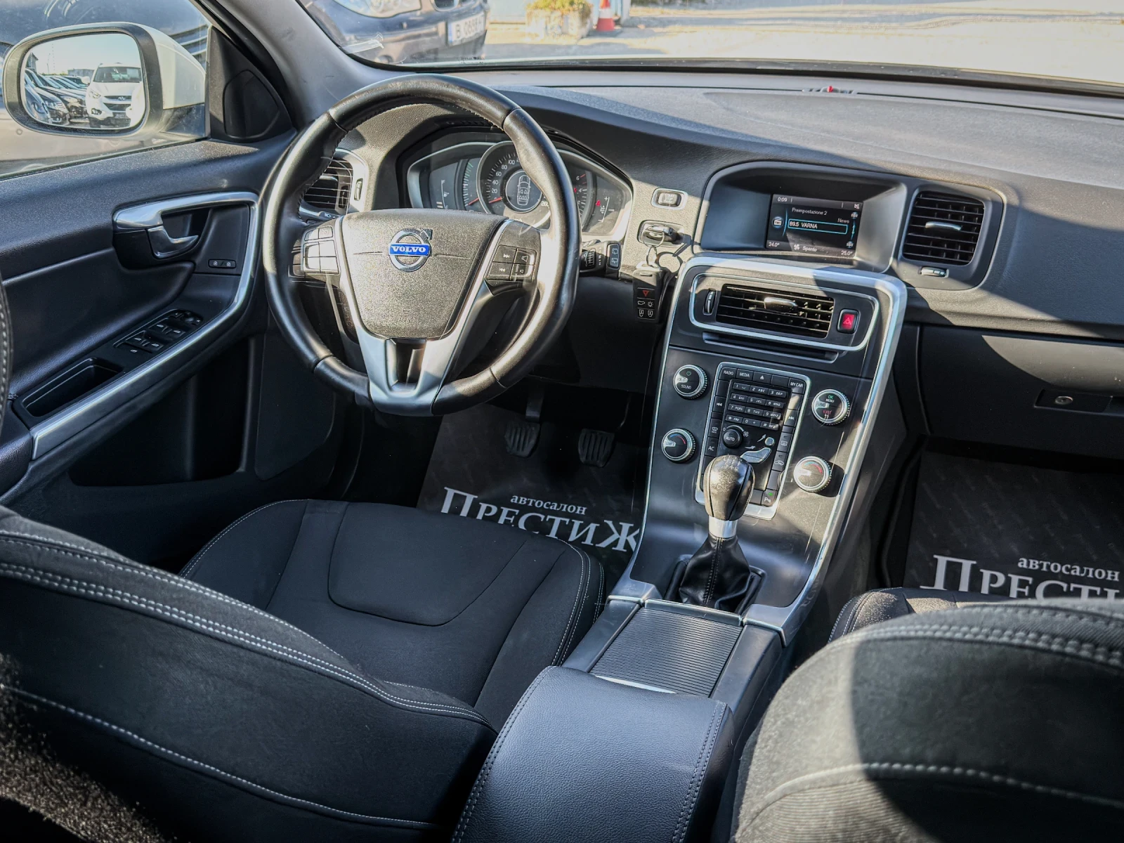 Volvo V60 1.6D - D2 - 114k.c., снимка 9 - Автомобили и джипове - 54429142