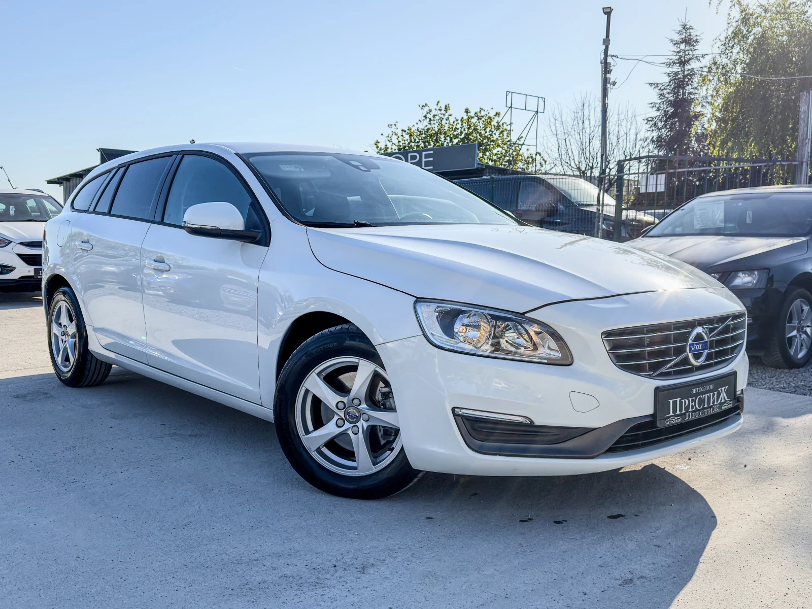 Volvo V60 1.6D - D2 - 114k.c., снимка 3 - Автомобили и джипове - 54429142