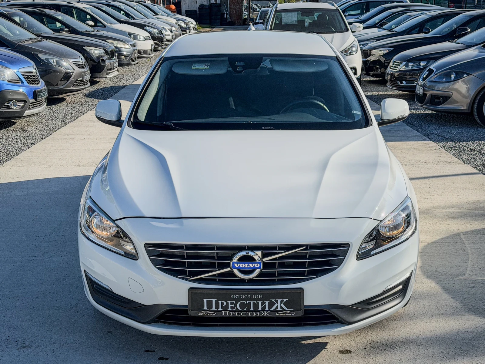 Volvo V60 1.6D - D2 - 114k.c., снимка 2 - Автомобили и джипове - 54429142