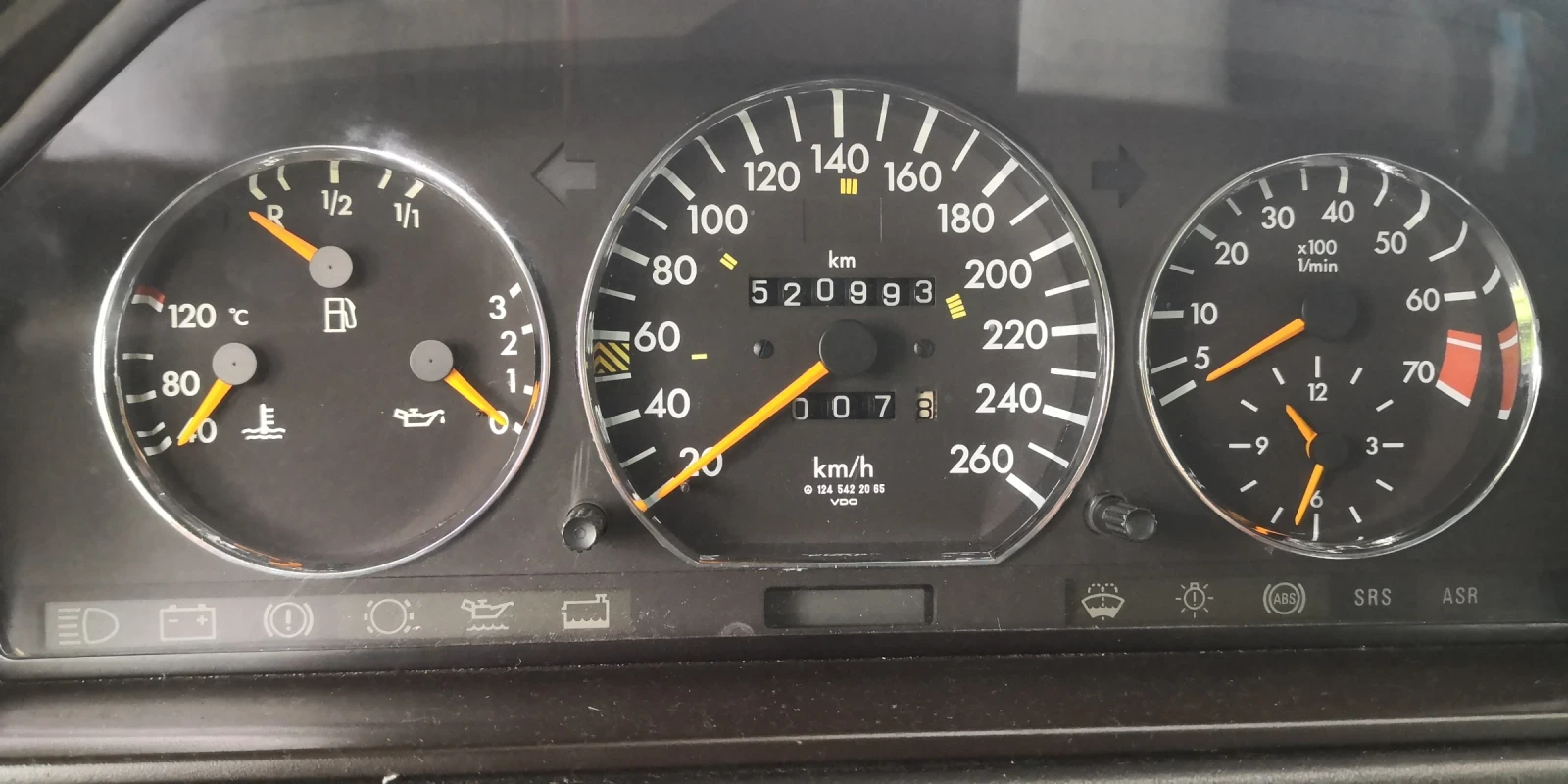 Mercedes-Benz E 320 Sportline , снимка 7 - Автомобили и джипове - 54589739