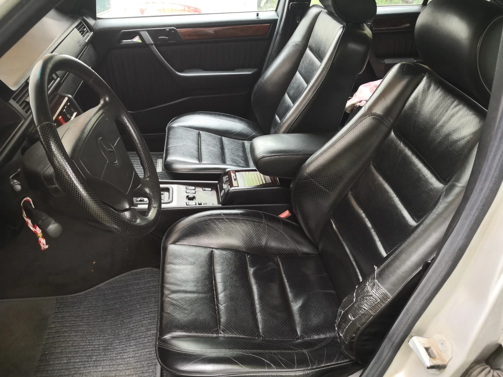 Mercedes-Benz E 320 Sportline , снимка 12 - Автомобили и джипове - 54589739