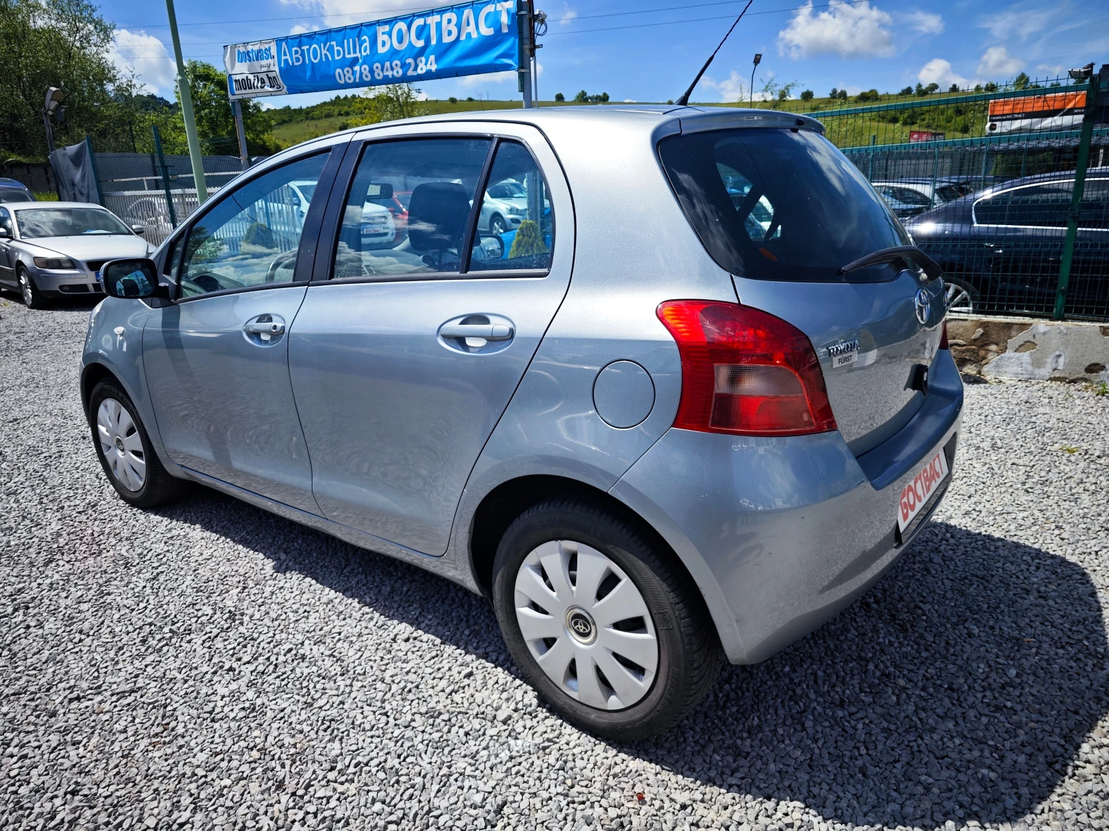 Toyota Yaris 1.3 VVT-i, снимка 3 - Автомобили и джипове - 54767613