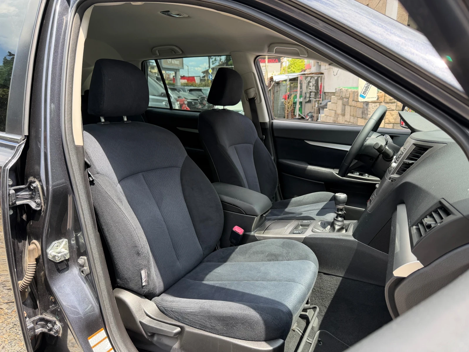 Subaru Outback 2.5 Ръчна Кутия, снимка 12 - Автомобили и джипове - 55179010