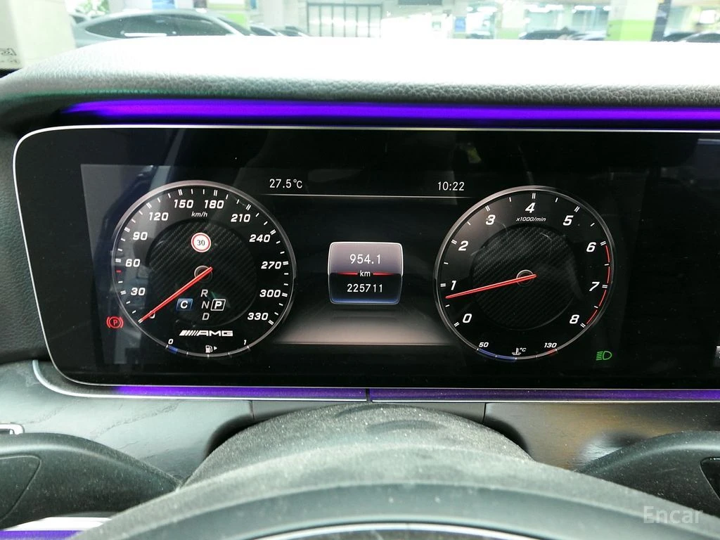 Mercedes-Benz E 300 ДИГИТАЛНО* ТАБЛО* ОБДУХВАНЕ* 360КАМЕРА* ПАНОРАМА* , снимка 11 - Автомобили и джипове - 55971677