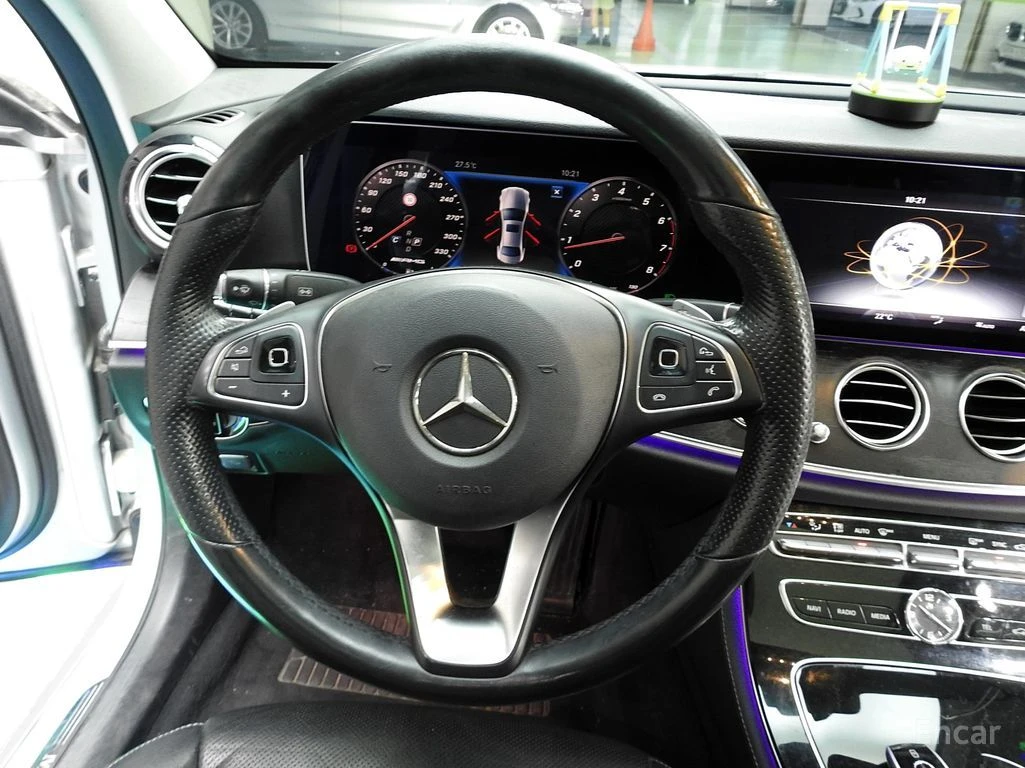 Mercedes-Benz E 300 ДИГИТАЛНО* ТАБЛО* ОБДУХВАНЕ* 360КАМЕРА* ПАНОРАМА* , снимка 7 - Автомобили и джипове - 55971677
