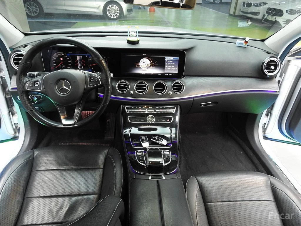 Mercedes-Benz E 300 ДИГИТАЛНО* ТАБЛО* ОБДУХВАНЕ* 360КАМЕРА* ПАНОРАМА* , снимка 5 - Автомобили и джипове - 55971677
