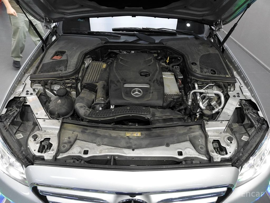 Mercedes-Benz E 300 ДИГИТАЛНО* ТАБЛО* ОБДУХВАНЕ* 360КАМЕРА* ПАНОРАМА* , снимка 17 - Автомобили и джипове - 55971677