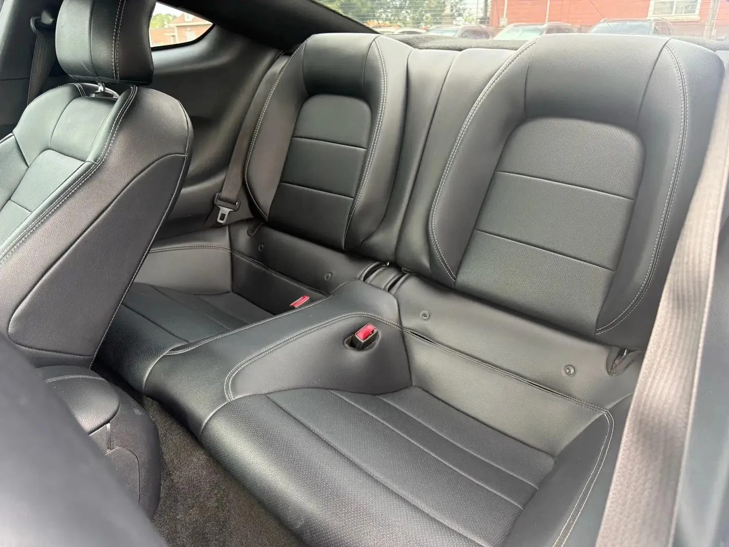 Ford Mustang Fastback GT 5.0* КОЖА* КАМЕРА* CLEANCARFAX, снимка 13 - Автомобили и джипове - 56041817