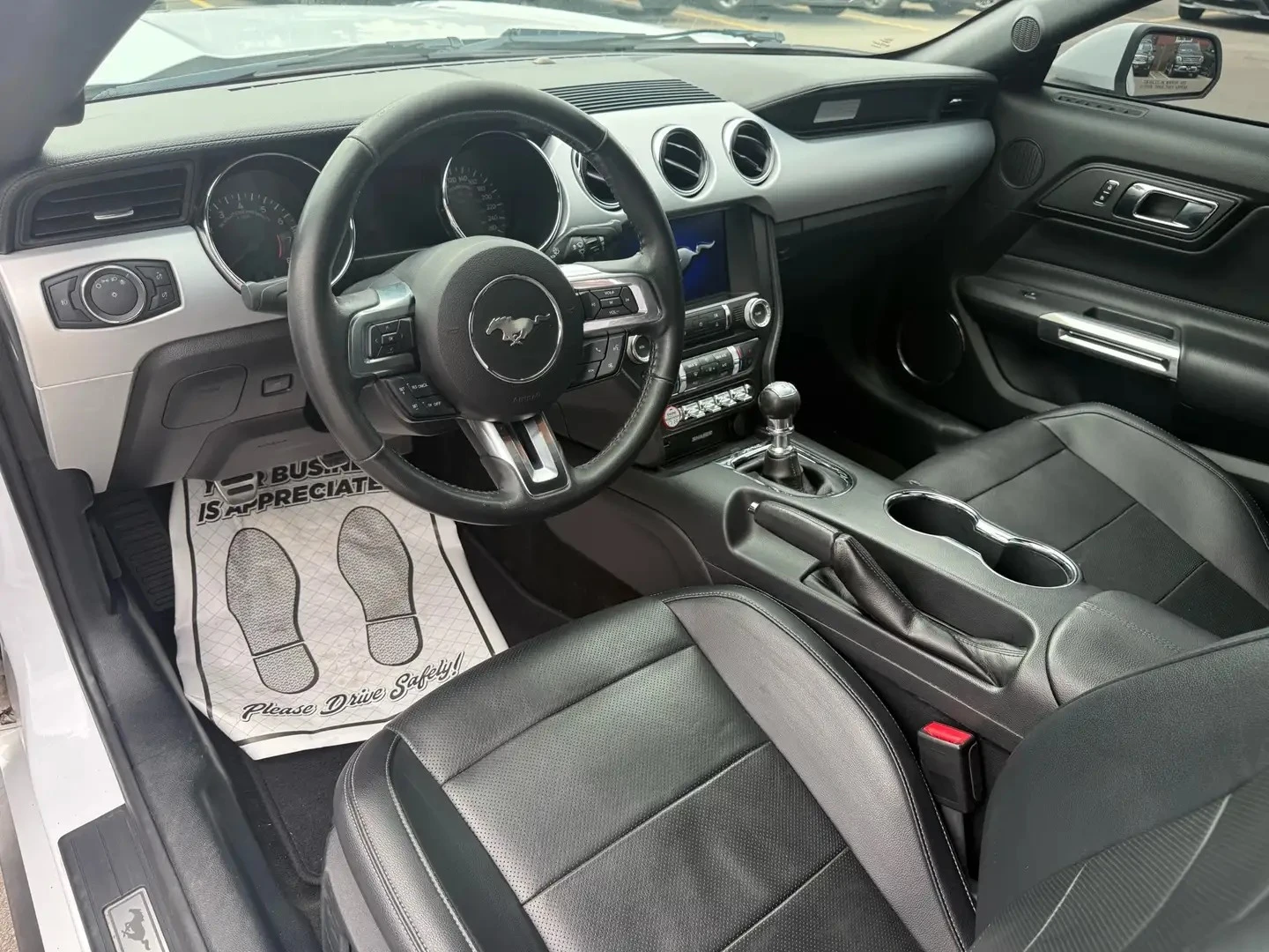 Ford Mustang Fastback GT 5.0* КОЖА* КАМЕРА* CLEANCARFAX, снимка 12 - Автомобили и джипове - 56041817