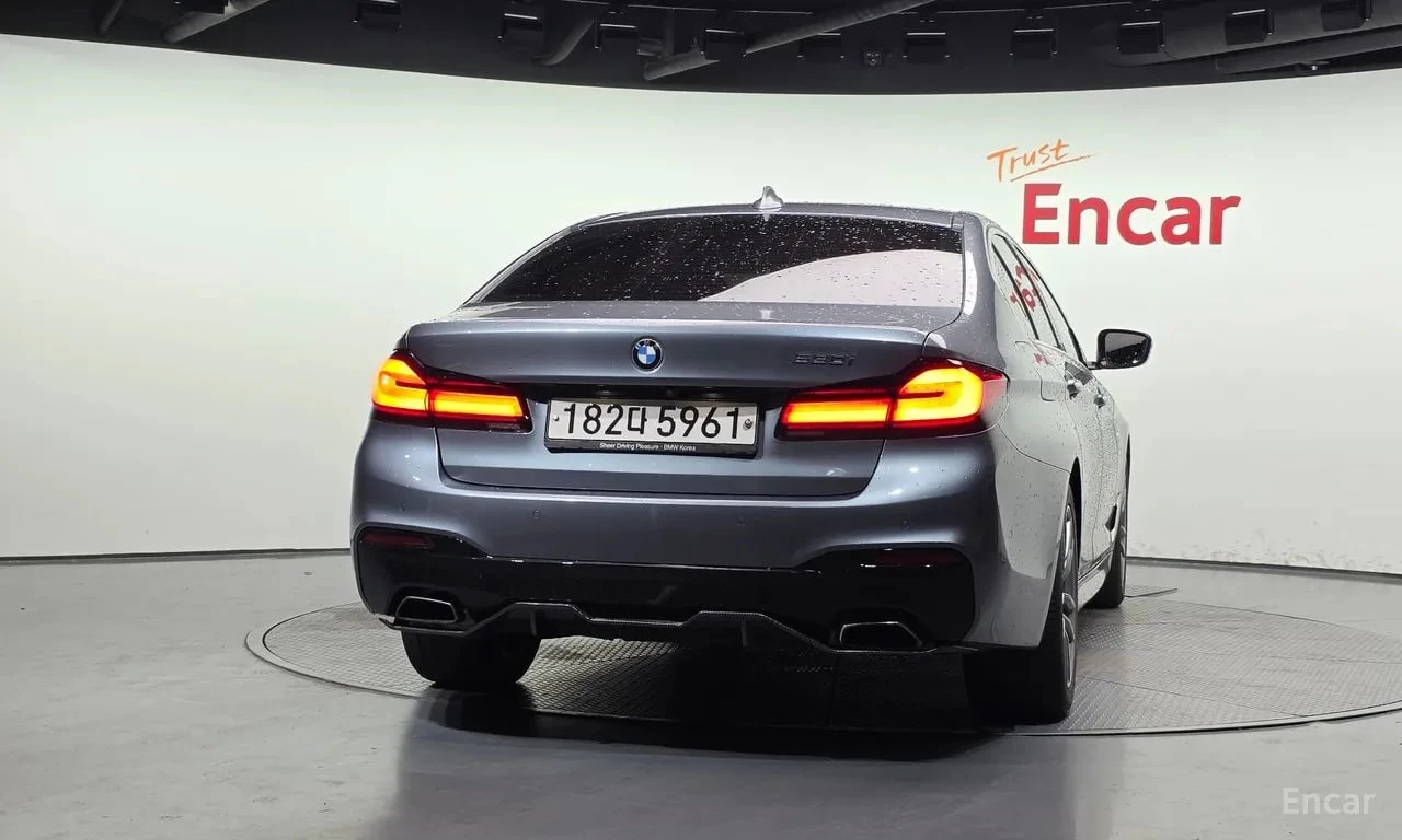 BMW 530 i M Sport Package | АВТОФИНАНСИРАНЕ | ЦЕНА ДО БГ, снимка 4 - Автомобили и джипове - 56107625