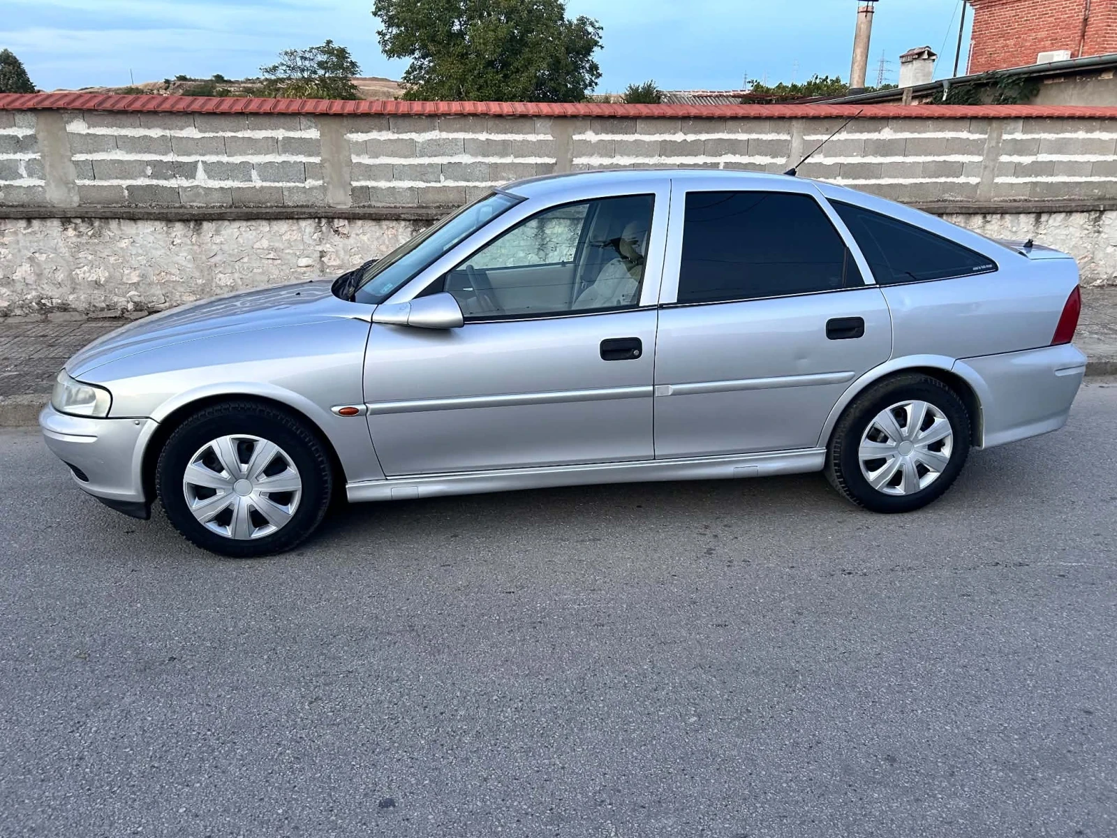 Opel Vectra 1.6 Бензин, снимка 4 - Автомобили и джипове - 56297249