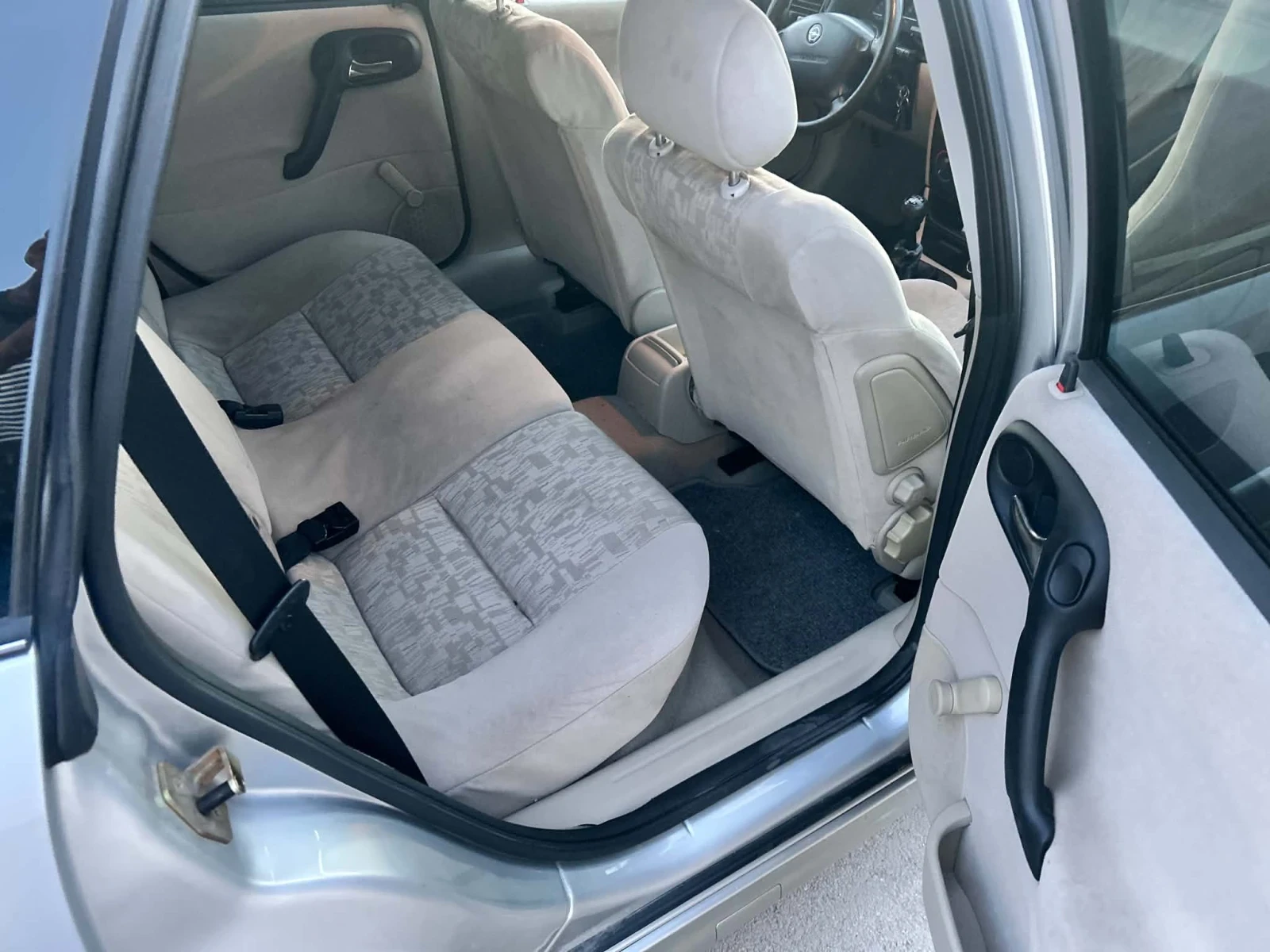 Opel Vectra 1.6 Бензин, снимка 11 - Автомобили и джипове - 56297249