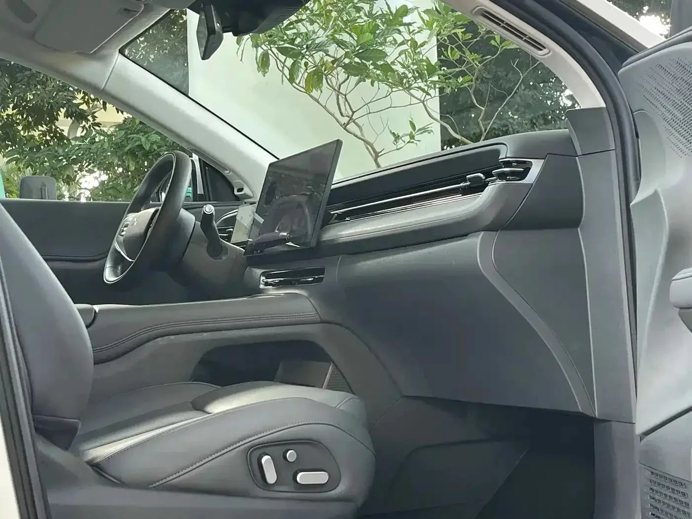 Xpeng G6, снимка 10 - Автомобили и джипове - 56727350