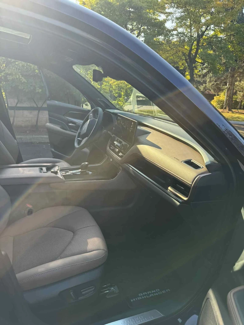 Toyota Highlander Grand Platinum Hybrid MAX 7-местен 9/2025, снимка 9 - Автомобили и джипове - 52345822