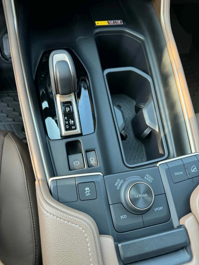 Toyota Highlander Grand Platinum Hybrid MAX 7-местен 9/2025, снимка 13 - Автомобили и джипове - 52345822