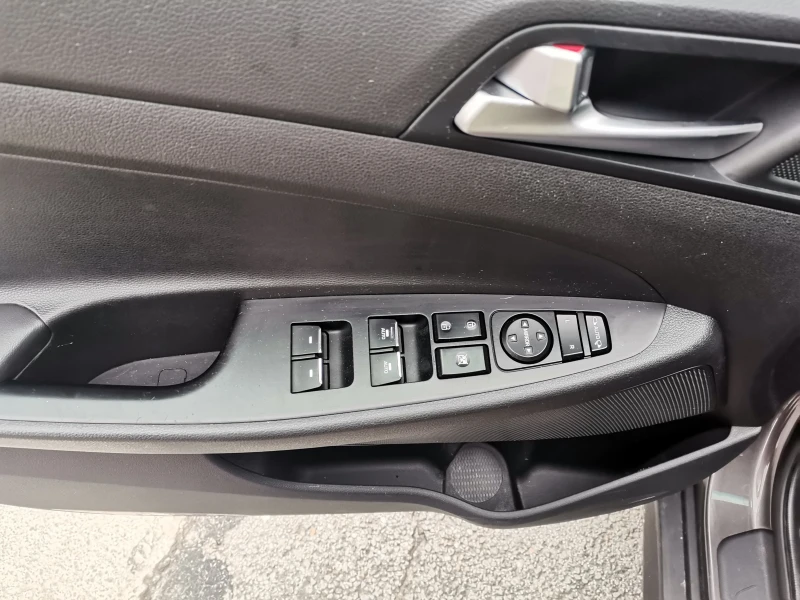 Hyundai Tucson 1.6 CRDI, снимка 13 - Автомобили и джипове - 52918879