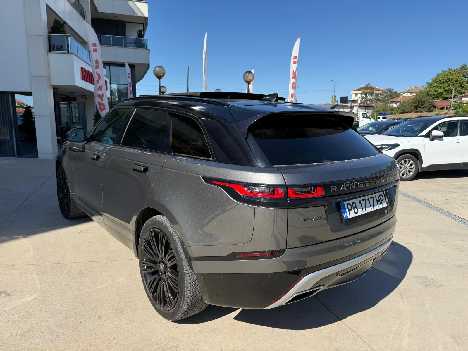 Land Rover Range Rover Velar R-Dynamic/МАСАЖ/ПАНОРАМА/ВСИЧКИ АСИСТЕНТИ - изображение 4