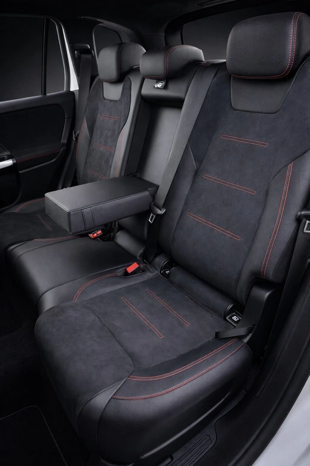 Mercedes-Benz GLB GLB 200d 150ch AMG Line 8G DCT, снимка 7 - Автомобили и джипове - 54067316