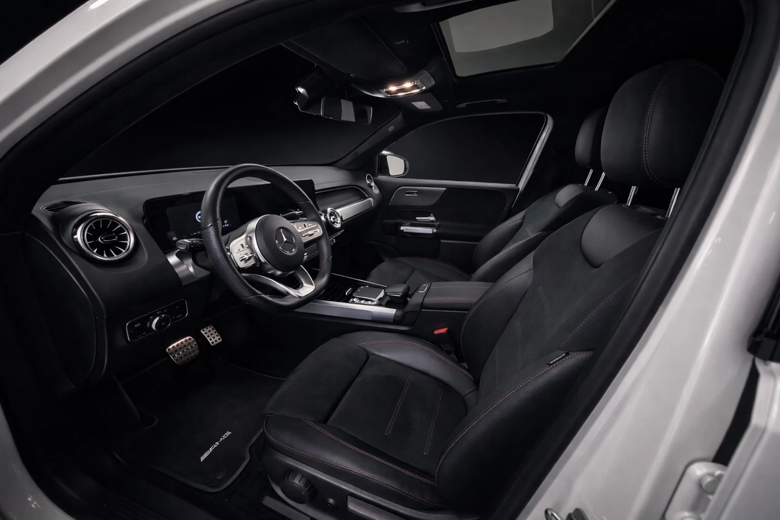 Mercedes-Benz GLB GLB 200d 150ch AMG Line 8G DCT, снимка 5 - Автомобили и джипове - 54067316