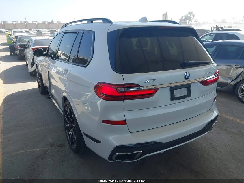 BMW X7 | DISTRONIC | 360 | HARMAN KARDON | МАСАЖИ | , снимка 4 - Автомобили и джипове - 55046073