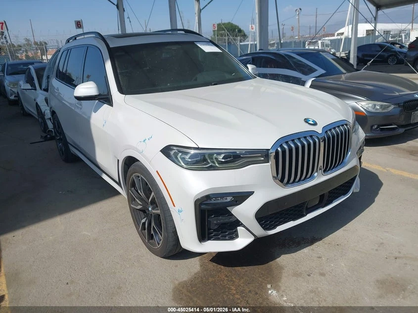 BMW X7 | DISTRONIC | 360 | HARMAN KARDON | МАСАЖИ | , снимка 2 - Автомобили и джипове - 55046073