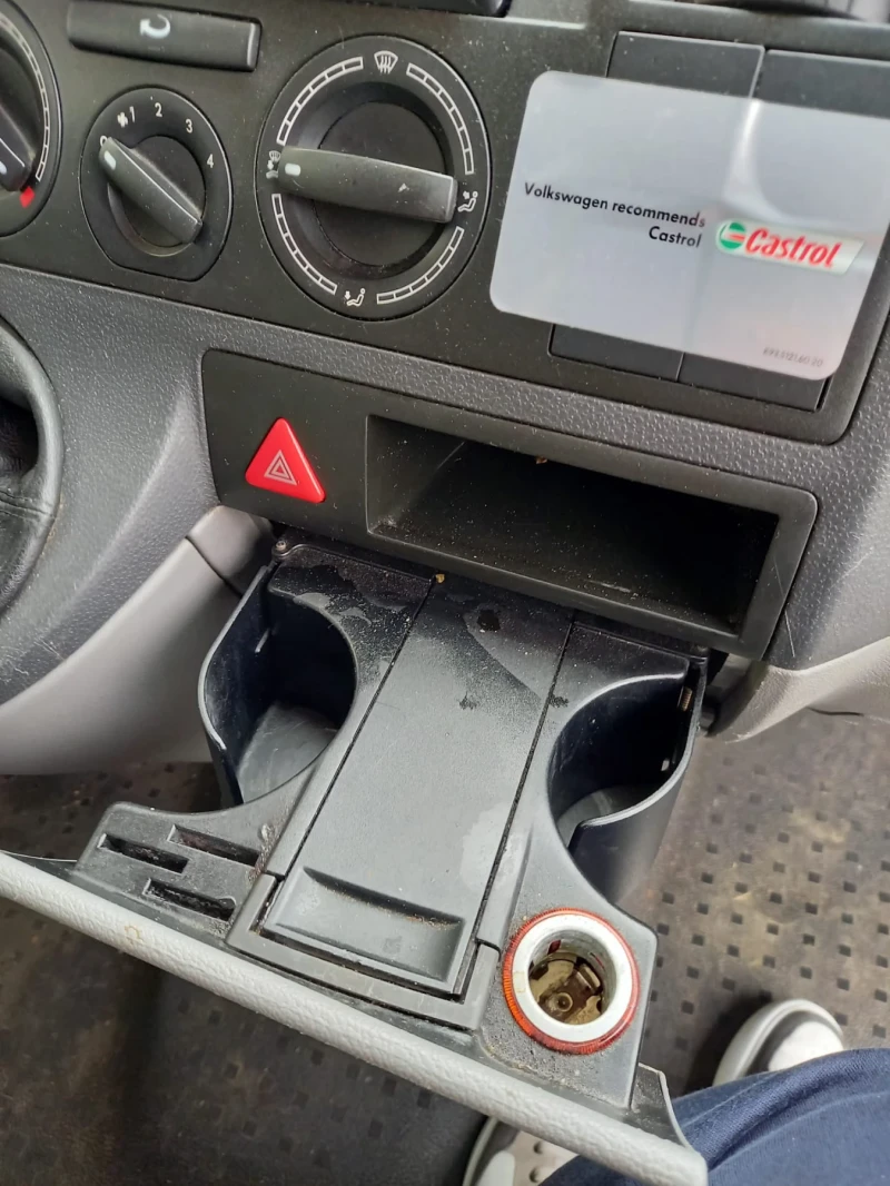 VW Transporter 1.9TDI, снимка 9 - Бусове и автобуси - 52445908