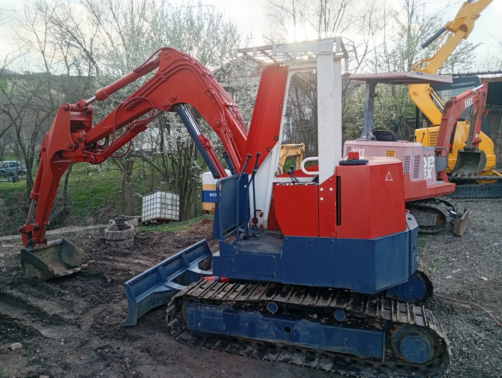 Багер Takeuchi TB 30, снимка 8 - Индустриална техника - 54366867