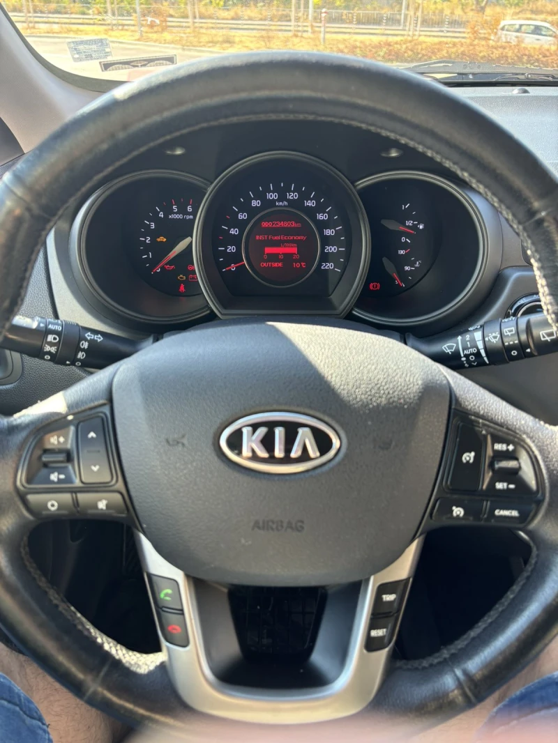 Kia Rio, снимка 7 - Автомобили и джипове - 47642839