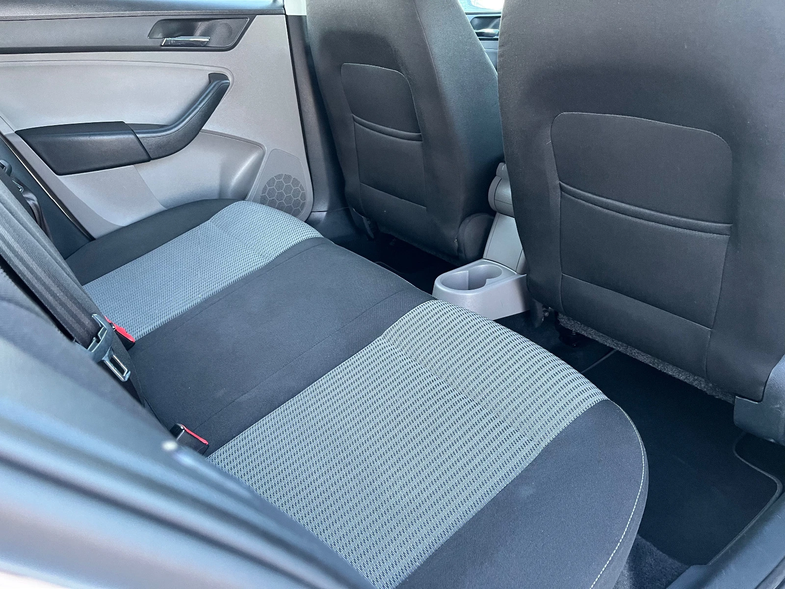 Skoda Rapid 1.6 TDI, 105 k.c евро 5 | Mobile.bg — изображение 11