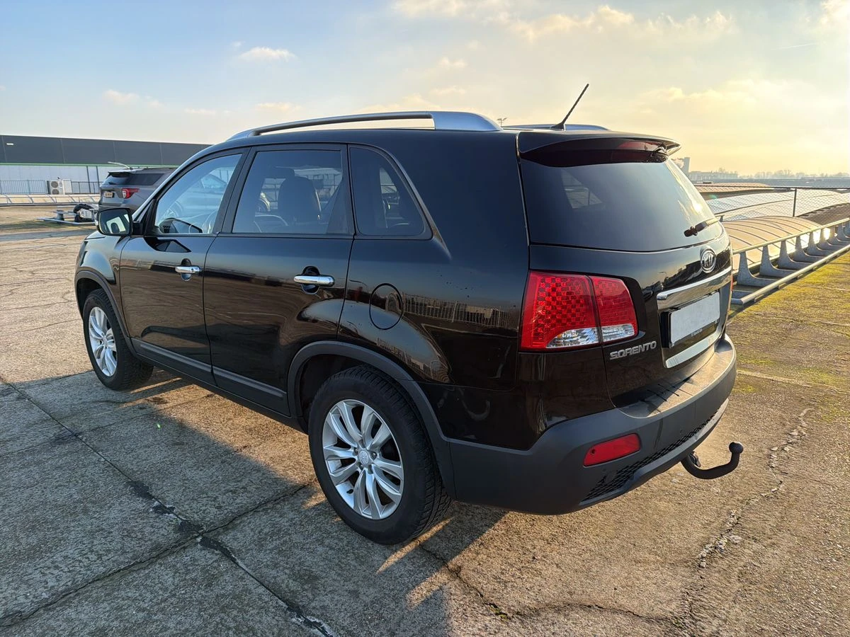 Kia Sorento 2.4* БЕНЗИН* РЪЧНИ* СКОРОСТИ* 2WD* * * , снимка 3 - Автомобили и джипове - 43337363